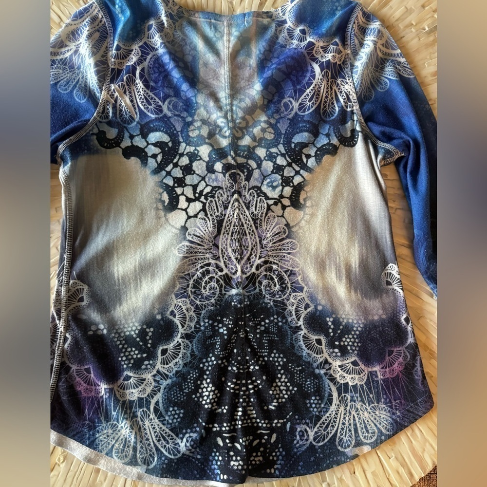 Live and let Live blue pattern casual top - Picture 15 of 17